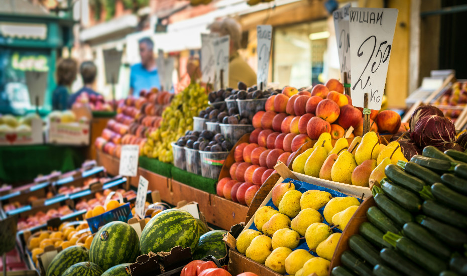 Batu Jimbar Cafe Farmers Market Fruits stand best organic markets in Bali